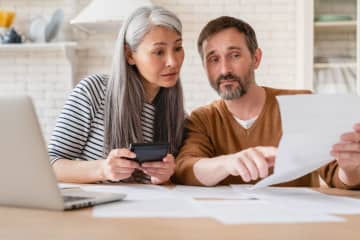 来年定年で「貯蓄1500万円」で一人暮らし。2000万円なくても「老後」は大丈夫？ 「不足額」をシミュレーション！