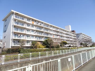 久我山ハイム 5階・6階｜「久我山」駅徒歩4分の駅近、スーパー徒歩2分で利便性◎、南向きで陽当たり眺望良好な最上階住戸。所有権付きトランクルームあり