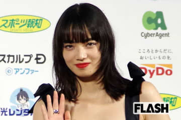 小松菜奈　トレードマークの“重めの前髪”からデコ出しイメチェン…一児のママでもオファー殺到、菅田将暉の熱烈サポート