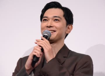 吉沢亮、映画『国宝』刺青手描きで4時間動けず「首バキバキ」