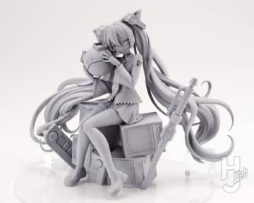 “ダブルオーガンダム”モチーフの「初音ミク」のフィギュア原型を公開！【ガンダム45周年×初音ミク】