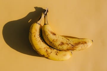 バナナを使った芸術作品、また食べられる。以前は「腹が減った」という理由で被害