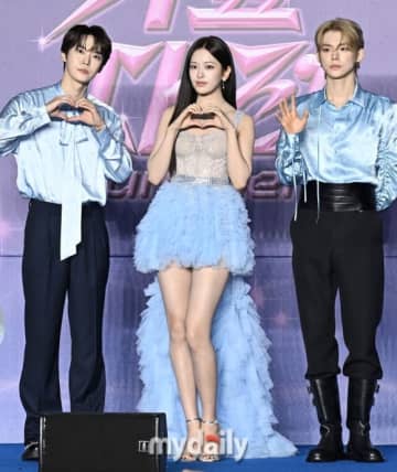【PHOTO】NCT ドヨン＆IVE ユジン＆TXT ヨンジュン「2025 SBS歌謡大典 Summer」ブルーカーペットに登場