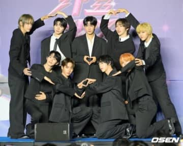 【PHOTO】AHOF「2025 SBS歌謡大典 Summer」ブルーカーペットに登場