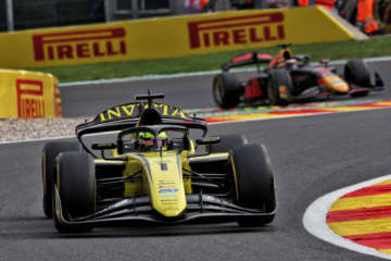 フォルナローリが3度のSC導入のレース1を制す。宮田莉朋は今季4度目の入賞掴む／FIA F2第9戦