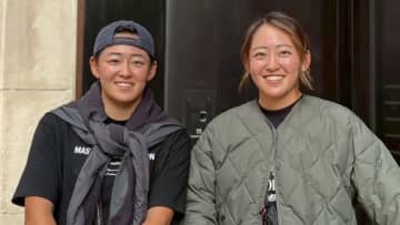 岩井ツインズがロンドンの街中で突然の寸劇「モデルごっこ？」「何でも楽しんだ勝ち」2人のおふざけにファンほっこり