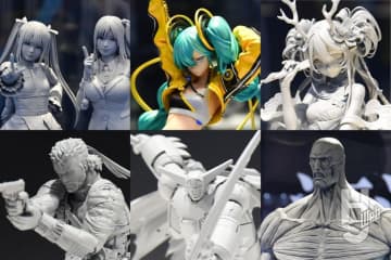 「初音ミク 17周年Ver.」の彩色が展示！『DOA6』ほのか、マリー・ローズのフィギュアや『進撃の巨人』超大型巨人のメガソフビ、「ゲッター1 OVA Ver.」がリボルテックで登場！【海洋堂／ワンフェス2025[夏]】