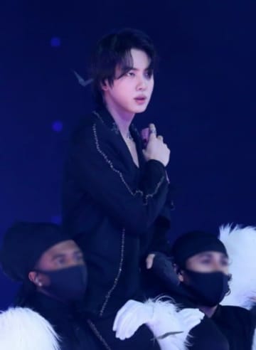 JIN、新記録樹立で米ダラス公演も大盛況…「息をのむほど美しいビジュアル」