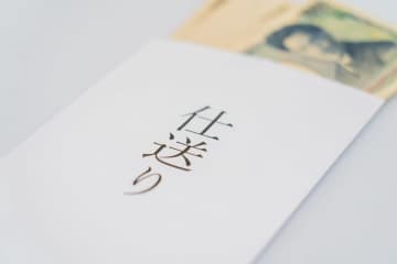 「年収250万円」の母子家庭です。子が巣立ったら「月5万円の仕送り」をしてもらう予定ですが、非情でしょうか…？