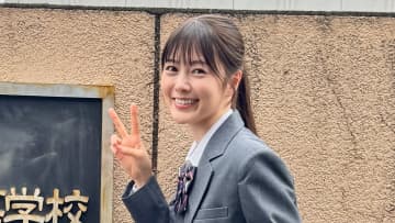 【女子高生まいやん】白石麻衣の制服姿に「天使みたい！」中沢元紀のオフショには「優しさがにじみ出てる」の声『最後の鑑定人』