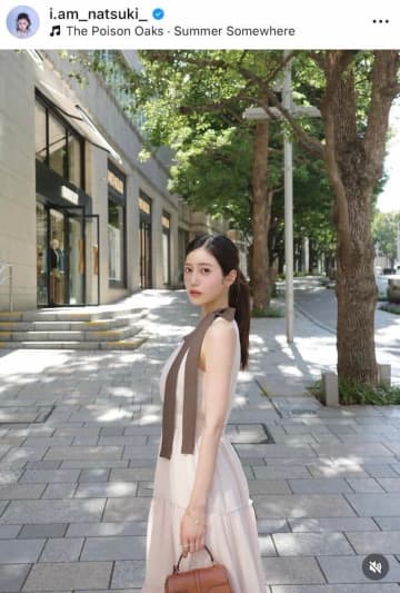 「令和の峰不二子」阿部なつき、艶やかミニワンピで色気ダダ漏れ　夜景をバックに笑顔...「ビジュ良すぎ」