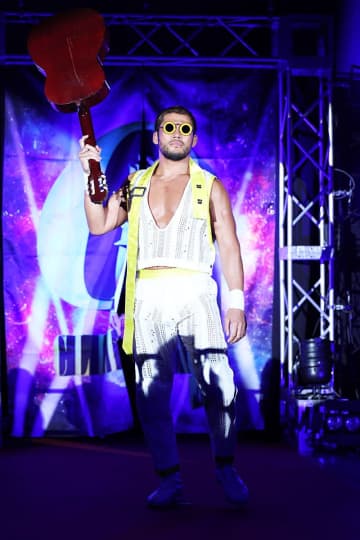 【新日本・Ｇ１】SANADA さわやかな白シースルーで登場…因縁タイチをギターショットでＫＯ