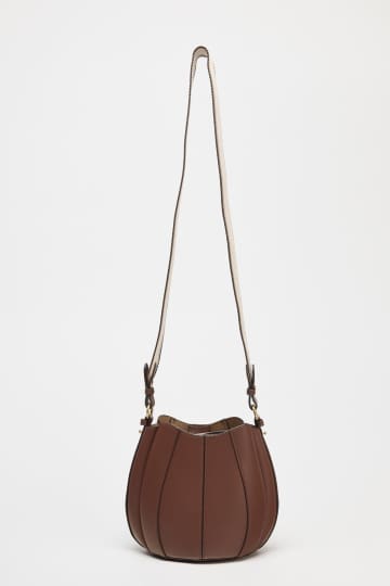 持つだけでシャレ感UP！【ZARA】目を惹かれる「バケットバッグ」