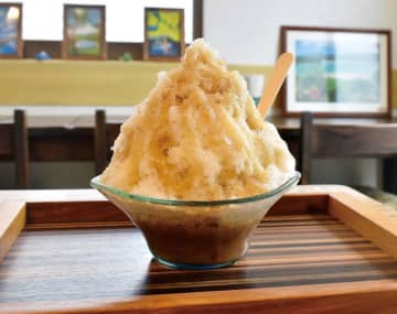 夏は「沖縄ぜんざい」…季節限定のかき氷が人気　沖縄では「ぜんざい」が“かき氷”　埼玉・入間の黒糖カフェKAFUU　黒糖たっぷり…火照った体にしみる優しい甘み