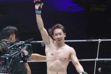 朝倉未来戦、リングサイドにいた有名アーティストにネット熱視線　声枯れるまで絶叫…優里が「本気で喜んでる！」