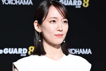 「花火より吉岡里帆に釘付け」　生中継での浴衣姿が話題…オフショット公開「なんちゅう美しさ」