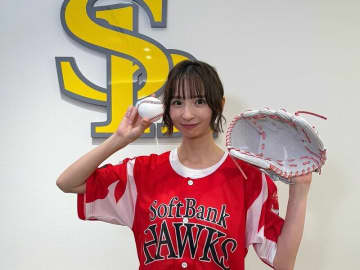 篠田麻里子、地元・福岡で10年ぶりの始球式！AKB48は20周年記念新曲「Oh my pumpkin!」を初披露