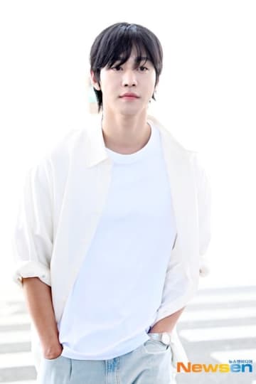 【PHOTO】アン・ヒョソプ、海外スケジュールのためシンガポールへ出国