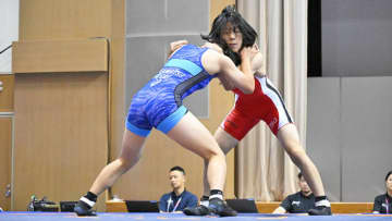 ＜レスリング＞小塚菜々（三重・いなべ総合学園）藤田真妃琉（群馬・前橋育英）らが勝ち抜く…2025年インターハイ・第2日／個人対抗戦女子・1回戦～準決勝