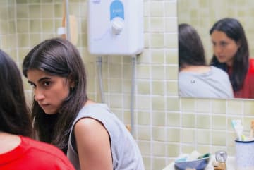 “その絆はやがて狂気へ変わる” 15歳の姉妹のいびつな愛を映した、終わらない悪夢『九月と七月の姉妹』本予告