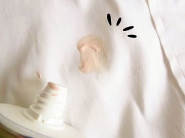 服についた日焼け止めをキレイに落とす方法！絶対にやっちゃいけないNG行動も【徹底検証】