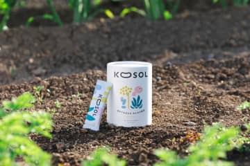 新ブランド『KOSOL(コーソル)』が、レモン風味の酵素パウダースティックを発売