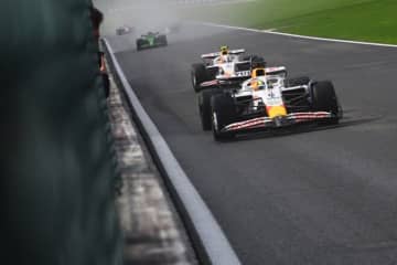 明暗分かれたレーシングブルズ。ローソンは8位入賞、ハジャーはトラブルで最下位。チーム代表が謝罪