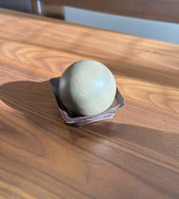 見て驚け…奇跡の泥団子！作ったのはまさかの3歳児！？"本気の泥だんご"が美しすぎるとSNS騒然！