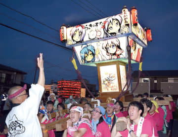 若手増え担ぎ手70人　埼玉・久喜　鷲宮の夏祭り「八坂祭」　人気アニメ「らき☆すた」の聖地　らき☆すた神輿が“アニメのまち”盛り上げる