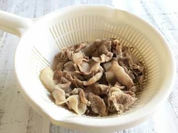 ゆでて漬けるだけ！保存袋で簡単「豚こま肉でさっぱり角煮風」の作り方