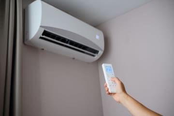 節電のために「エアコン」の「温度調整」をしている人は4人に1人！ 設定温度を変えると「電気代」にどのくらい影響するの？