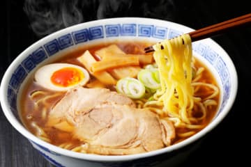 家族4人で一蘭に行くと、お会計「4000円超」で気軽に行けない！ 友人に「子どもは無料で食べられる」と言われたけど、どういうこと？ 意外と知られていない“一蘭のサービス”とは