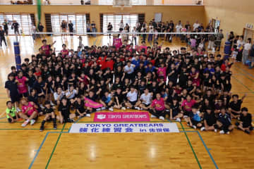 総勢340人が参加　東京GBが長崎・佐世保でバレーボール教室を実施