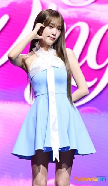 【PHOTO】IZ*ONE出身チェ・イェナ、4thミニアルバム「Blooming Wings」発売記念ショーケースを開催