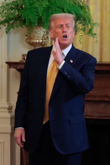トランプ氏が英訪問、地元紙は"皮肉たっぷり"の一面を掲載→「有罪判決を受けたアメリカの……」