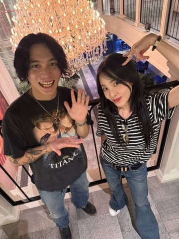優里、10歳上のレジェンドK-POP女性アイドルと“お友達”に「カムサハムニダ、サンダラヌナ！」【PHOTO】