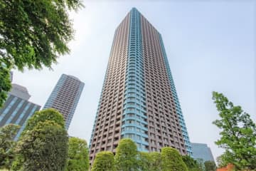 センチュリーパークタワー 17階｜「月島」駅徒歩9分。充実した共用施設。パノラマウィンドウで水と緑と空に抱かれる、隅田川沿いの圧巻の眺望。陽当たり良好な南東角部屋