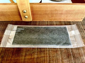 オシャレなカフェで渡された〝小袋〟←まさかの中身に12万人困惑　「...え？」「注意書きが必要なレベル」