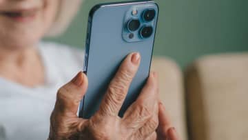 『また聞かれた…』親のiPhoneトラブルに疲れたら！FaceTimeで“遠隔操作”できる神機能で解決