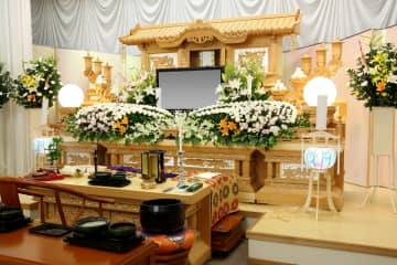 親が遺した“葬式代200万円”、そのまま使ったら相続税はかかる？「葬式費用」に含まれる費用と含まれない費用を解説