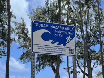 米ハワイでも津波警報。ワイキキのお店は閉鎖、避難する人で道路は渋滞に