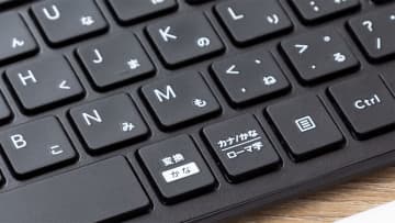 消えそうで消えない「かな入力」今もキーボードに搭載され続けるワケ