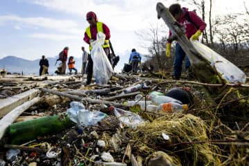 プラごみ汚染めぐる初の国際条約、ジュネーブで合意できるか