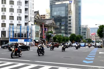バイクに跨るダッパースタイルの紳士＆淑女が銀座をパレード！ELFとボランティア仲間がDGR”Ginza Ride”を立ち上げて開催
