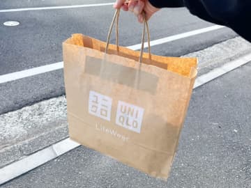 「かわいくて買った」「軽くて丈夫」　ユニクロの『超ミニバッグ』が見た目以上の収納力だった！
