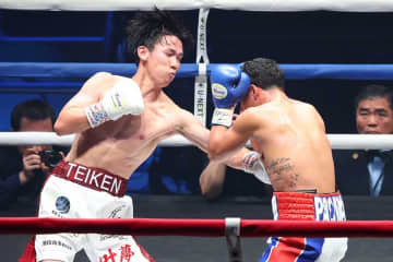 23歳・高見亨介が世界王座奪取！　2階級王者ロサを終始圧倒の10回TKO、帝拳ジムのホープがデビュー10連勝
