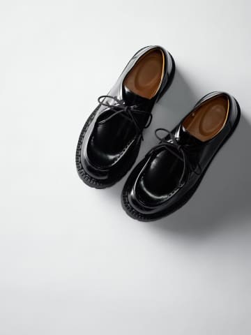【UNIQLO : C】大人が狙いたいのは「黒シューズ」