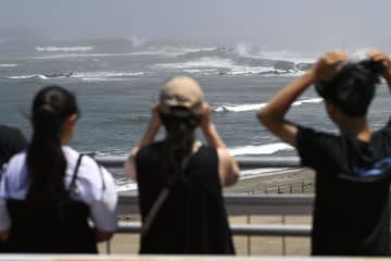 茨城県内津波到達　震災想起、警報「怖い」　沿岸住民　高台、避難所へ