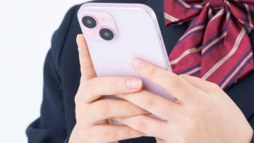 『うちの子も…？』JKの95％がスマホ依存を自覚！『スマホなし無理』の深すぎるワケ