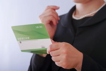 急逝した父の「葬儀費用」が「10万円」足りません。「遺産分割」の前でも故人の口座からお金を引き出せる制度があると聞いたのですが「利用条件」はあるのでしょうか？
